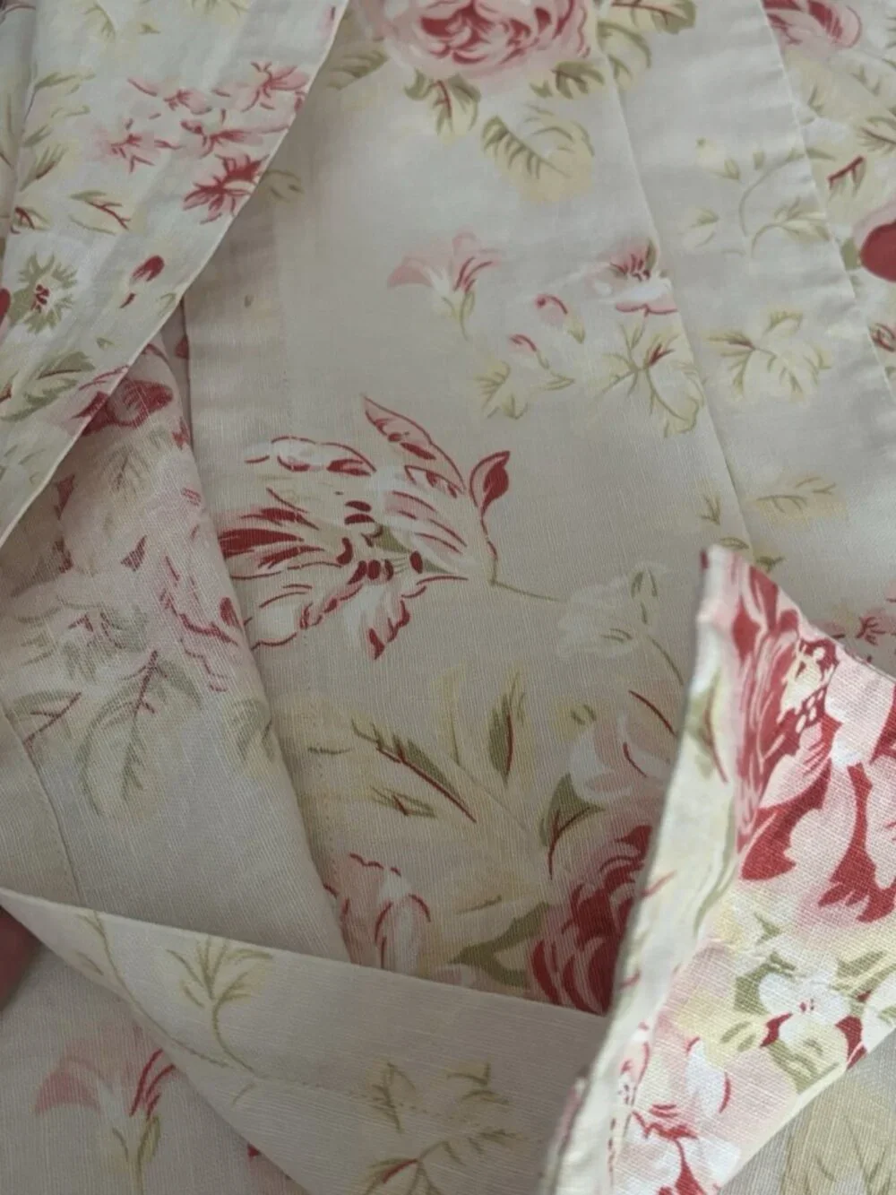 Pottery Barn Ivory Red Rose Shams Pillowcase PAIR Standard Size Linen